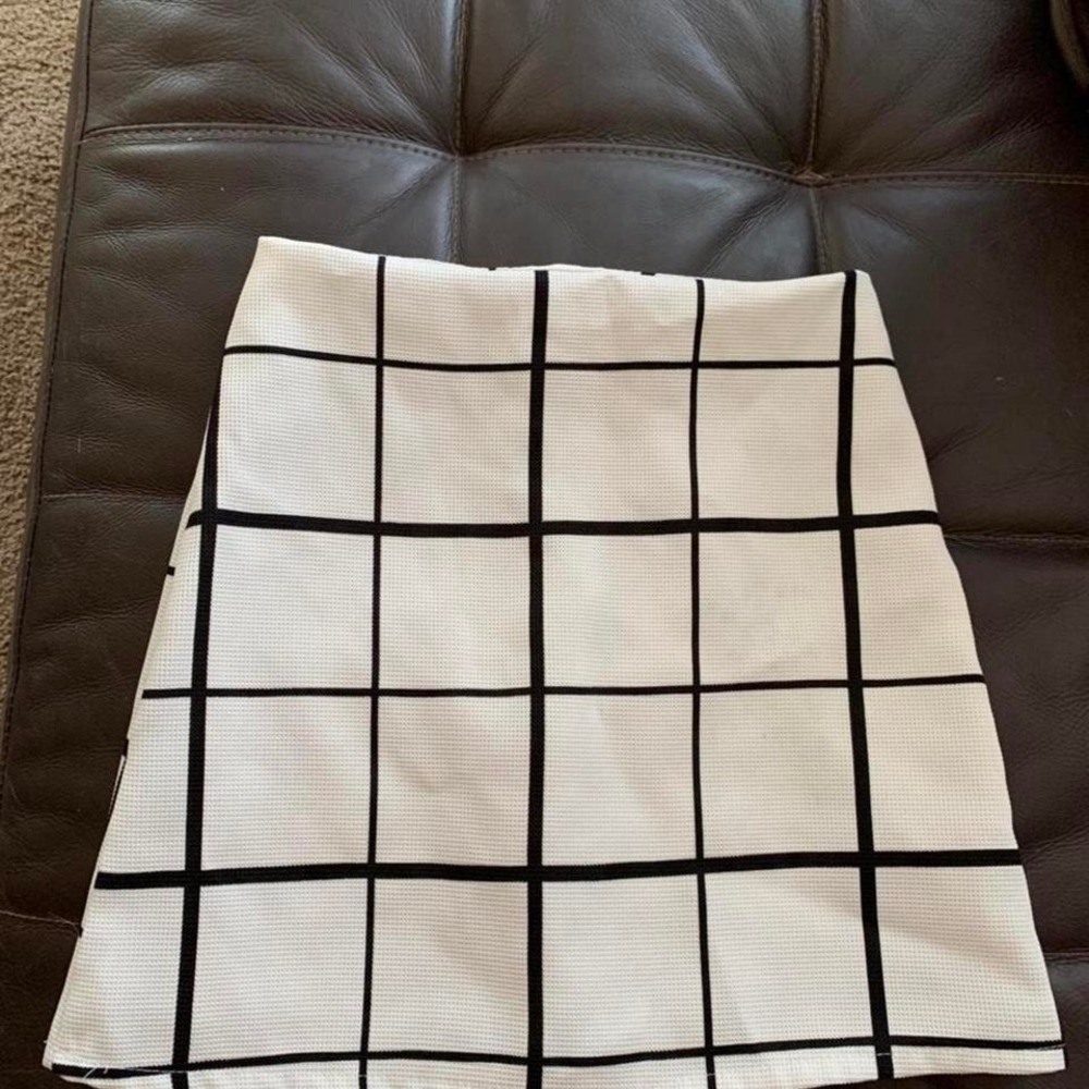 Small black white retro skirt